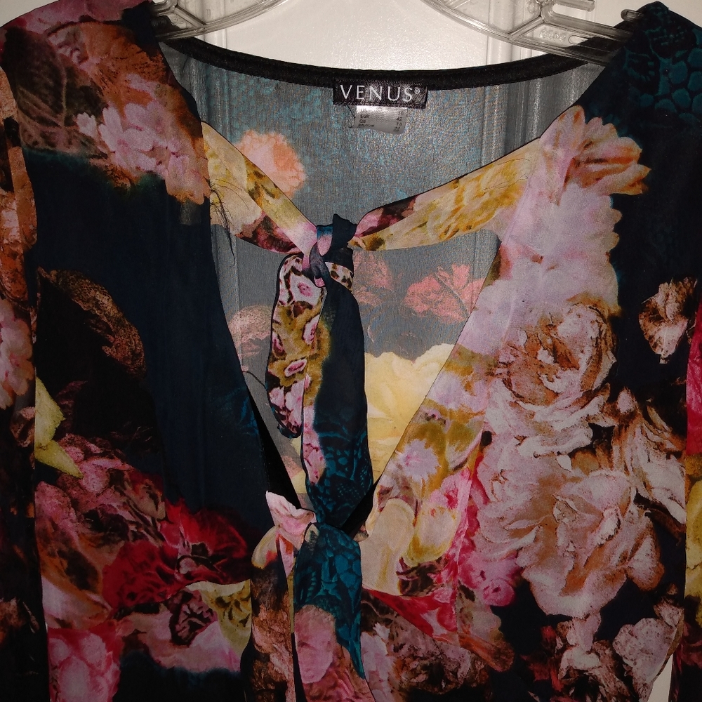 Blouse - Picture 2 of 3